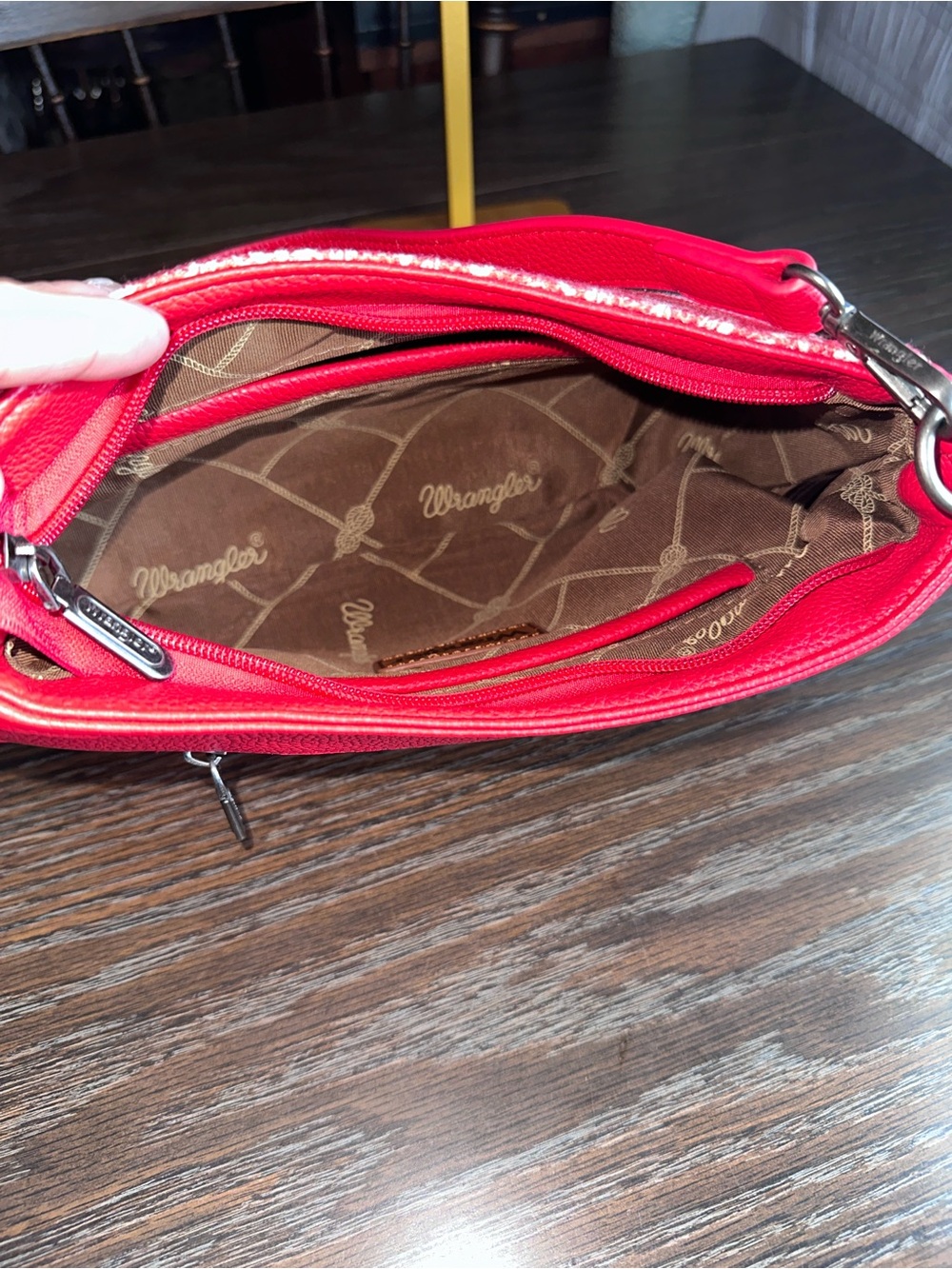 Wrangler Red Paisley Shoulder Bag with Detachable Strap - Picture 4 of 4